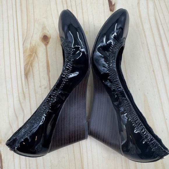 TORY BURCH Wedge Pumps Black Eddie Round Toe Heel Sz 6.5 Shoes - Picture 10 of 13